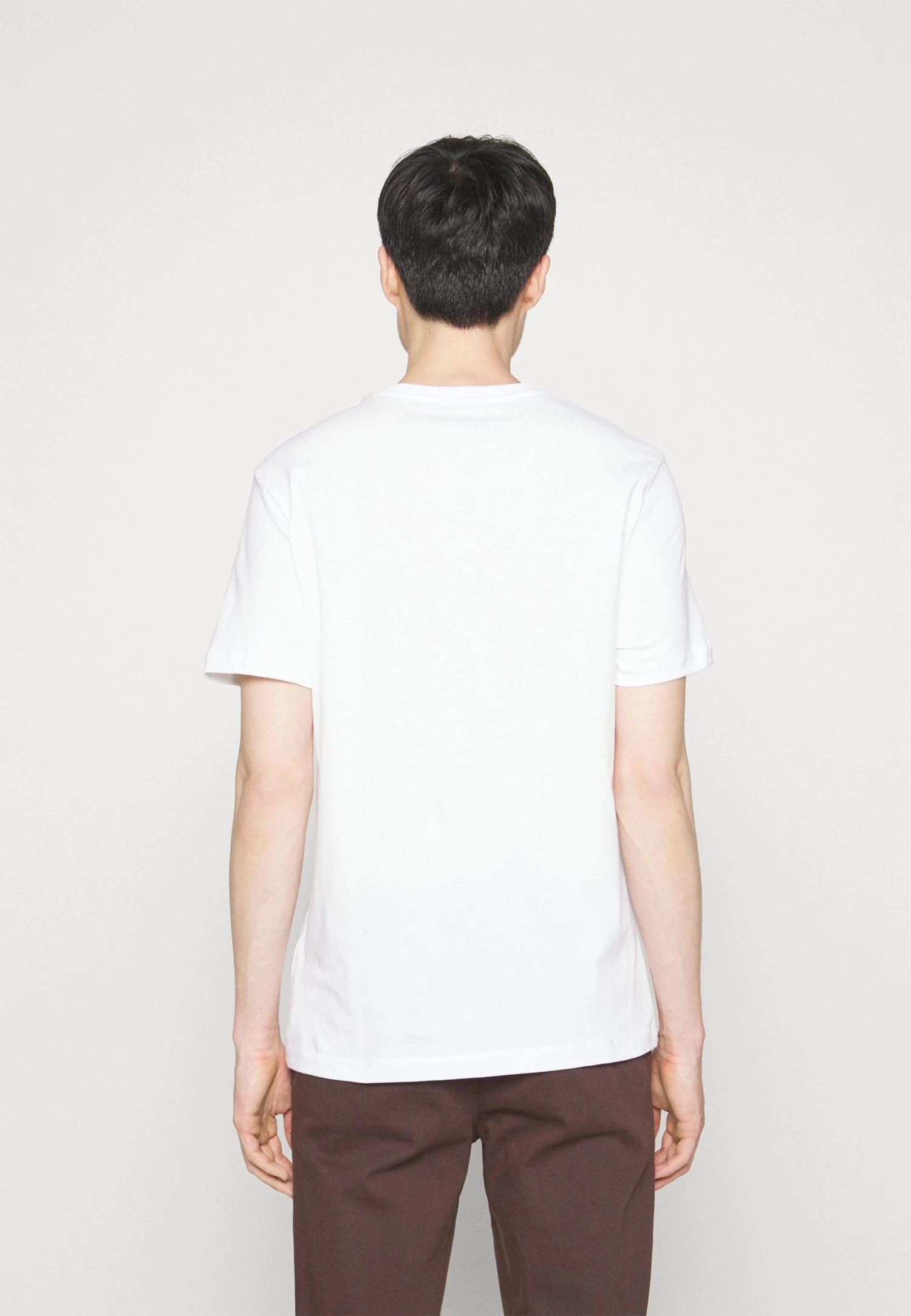 Pier One Leaf Chest Print Tee- Camiseta Estampada - White 3 Pier One Leaf Chest Print Tee- Camiseta Estampada - White - Imagen 3