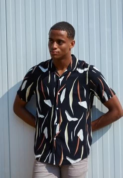 Pier One Contemporary Art Regular Resort- Camisa - Black -Pier One 2d83ec63d164465989dae86a7aa08f89