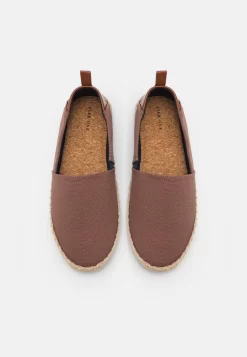 Pier One Unisex - Alpargatas - Brown 9 Pier One Unisex - Alpargatas - Brown -Pier One 31da881e18bf49df90b20d8e283884c8 scaled
