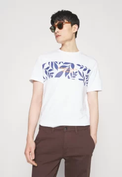 Pier One Leaf Chest Print Tee- Camiseta Estampada - White 9 Pier One Leaf Chest Print Tee- Camiseta Estampada - White -Pier One 31e3b9911e4545cd8c3344c913706500 scaled