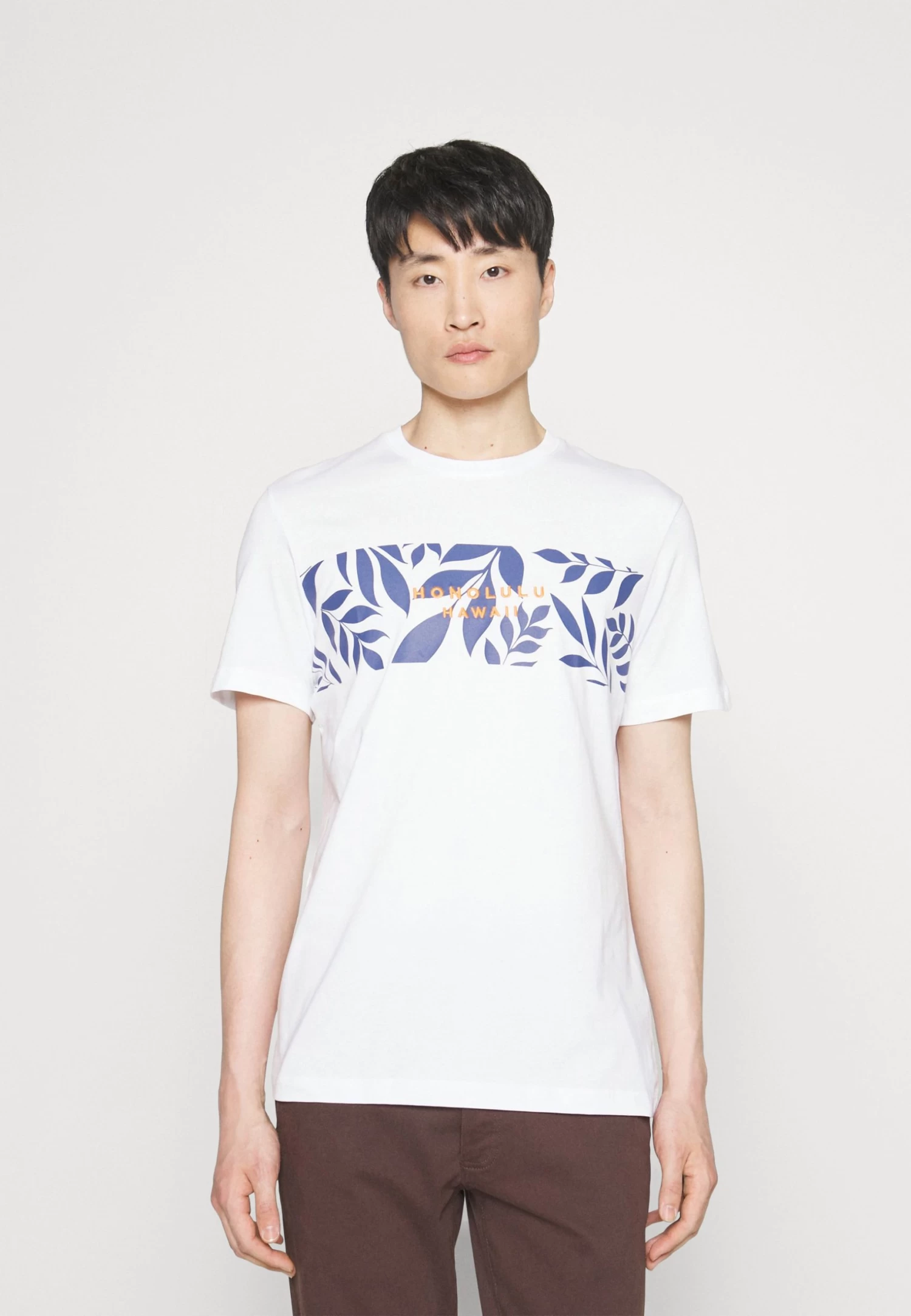 Pier One Leaf Chest Print Tee- Camiseta Estampada - White 1 Pier One Leaf Chest Print Tee- Camiseta Estampada - White