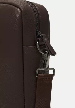 Pier One Funda Para Portátil - Dark Brown -Pier One 42042b196fd74712af98535879b418f6 scaled