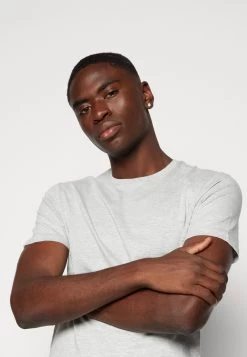 Pier One Unisex 5 Pack - Camiseta Básica - Black /Dark Blue/Dark Green 12 Pier One Unisex 5 Pack - Camiseta Básica - Black /Dark Blue/Dark Green -Pier One 5a5f64d2aa404b7aa94ccdac681bdd95