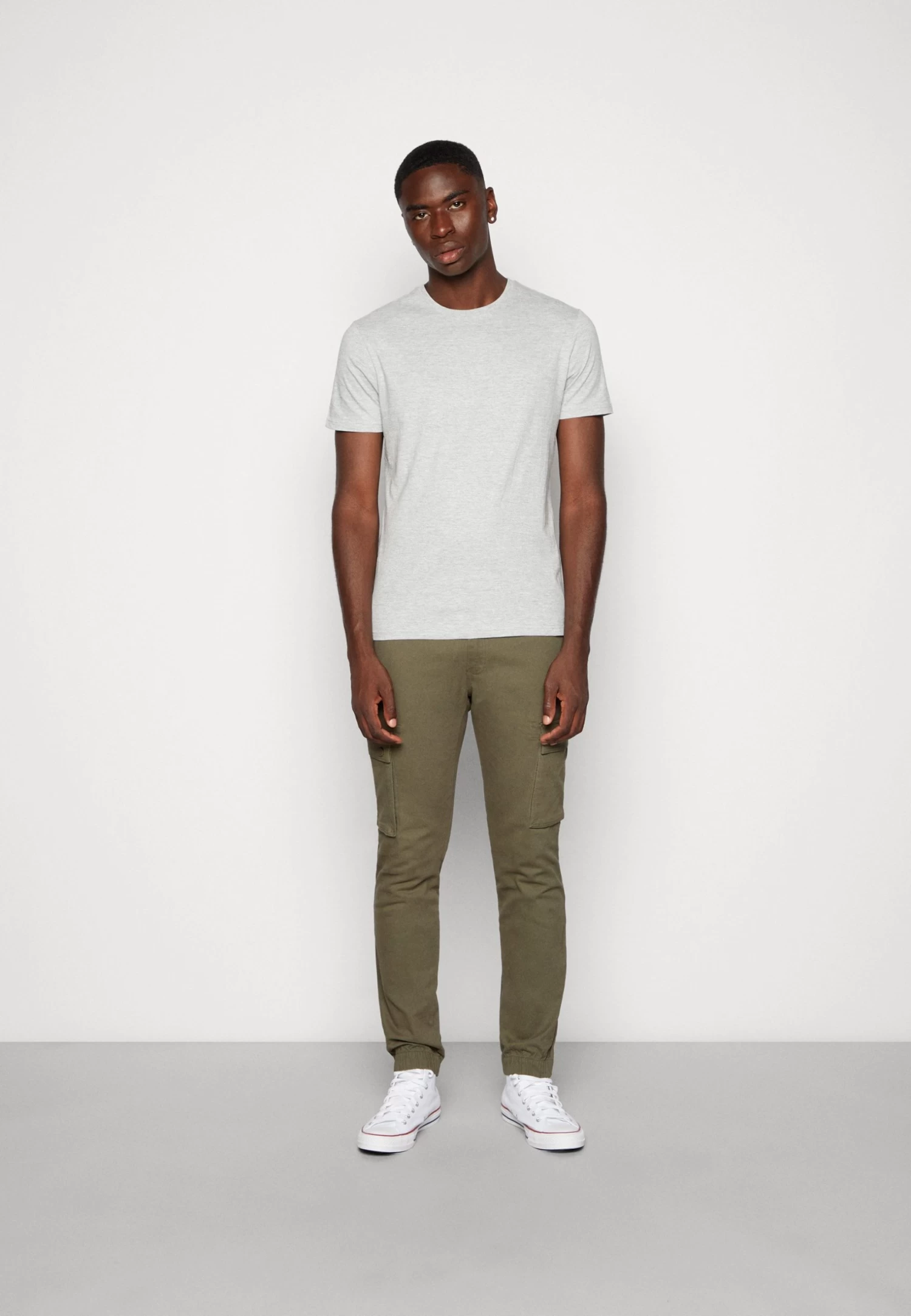 Pier One Unisex 5 Pack - Camiseta Básica - Black /Dark Blue/Dark Green 1 Pier One Unisex 5 Pack - Camiseta Básica - Black /Dark Blue/Dark Green