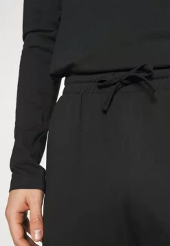 Pier One Pijama - Black -Pier One 842cc55e81224f6ca06ad94aae25d25c scaled