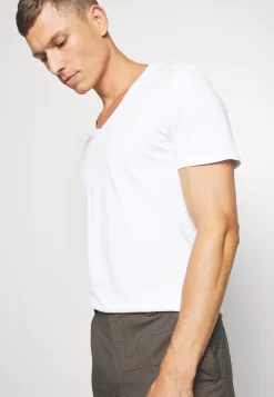 Pier One 2 Pack - Camiseta Básica - White 11 Pier One 2 Pack - Camiseta Básica - White -Pier One 8a50f47374ab42e380a66ae8b1778f0e scaled