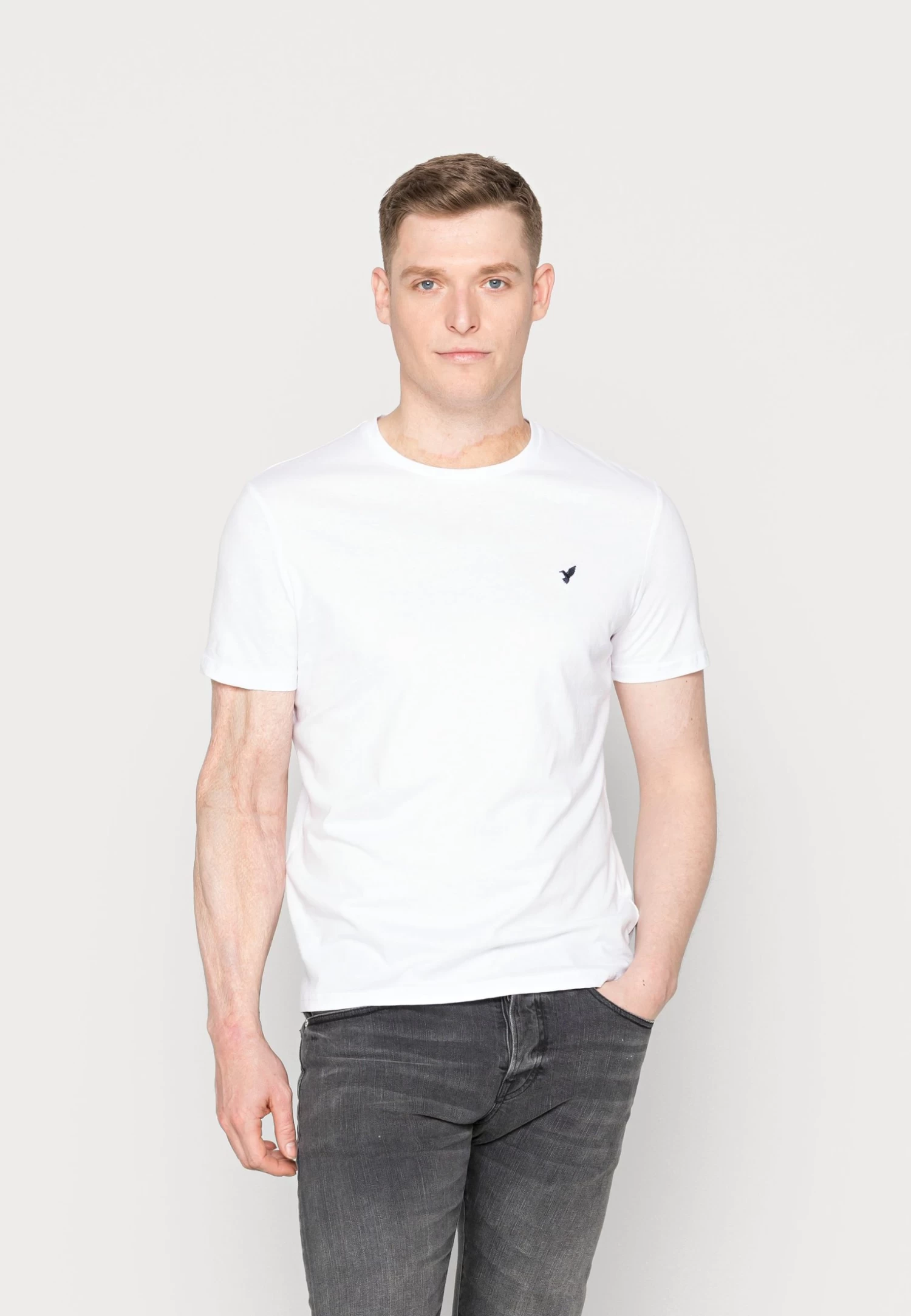 Pier One 5 Pack - Camiseta Básica - White/Green/Bordeaux/Black/Beige 5 Pier One 5 Pack - Camiseta Básica - White/Green/Bordeaux/Black/Beige - Imagen 5