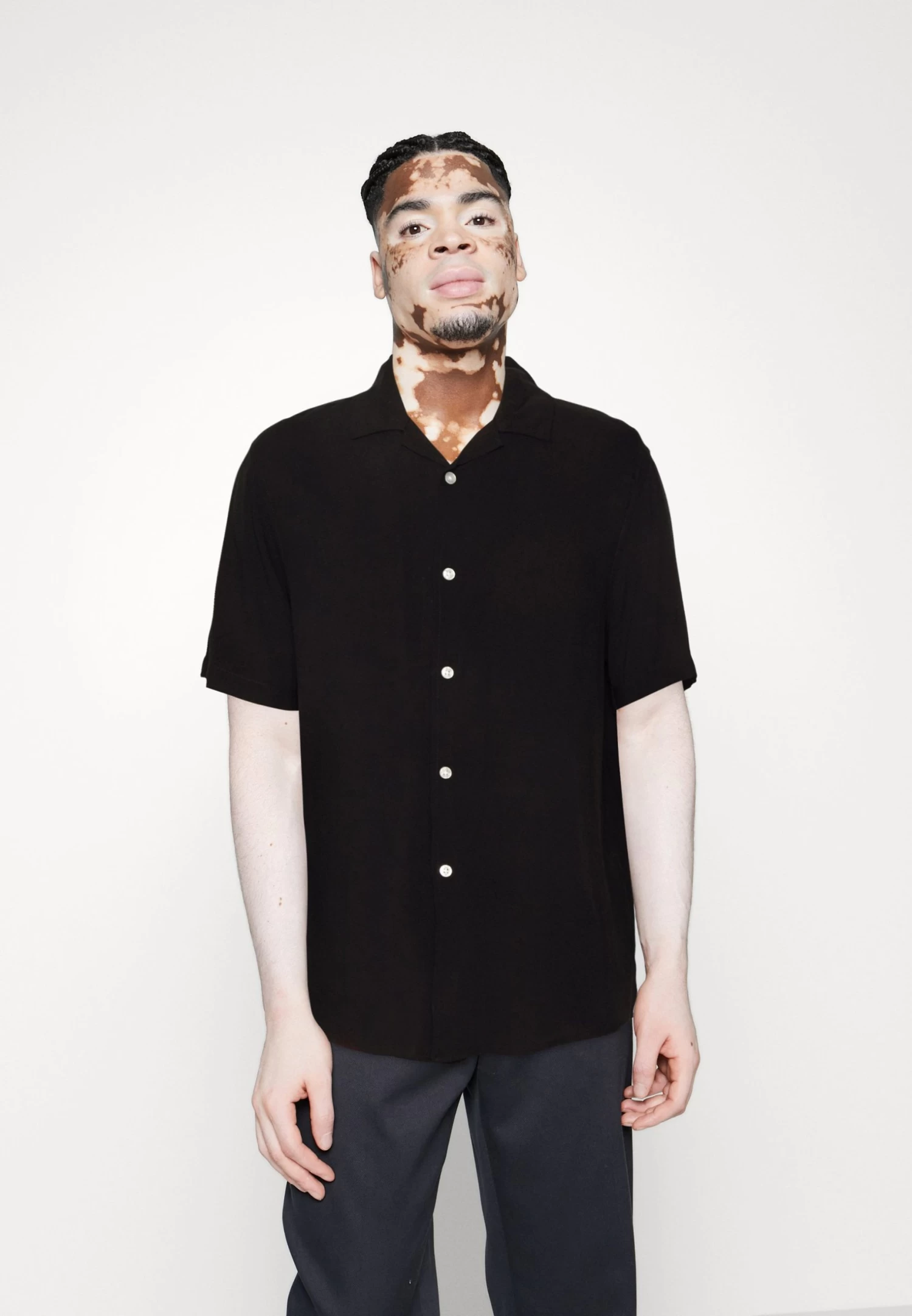 Pier One 3 Pack - Camisa - Beige/Black/White 4 Pier One 3 Pack - Camisa - Beige/Black/White - Imagen 4