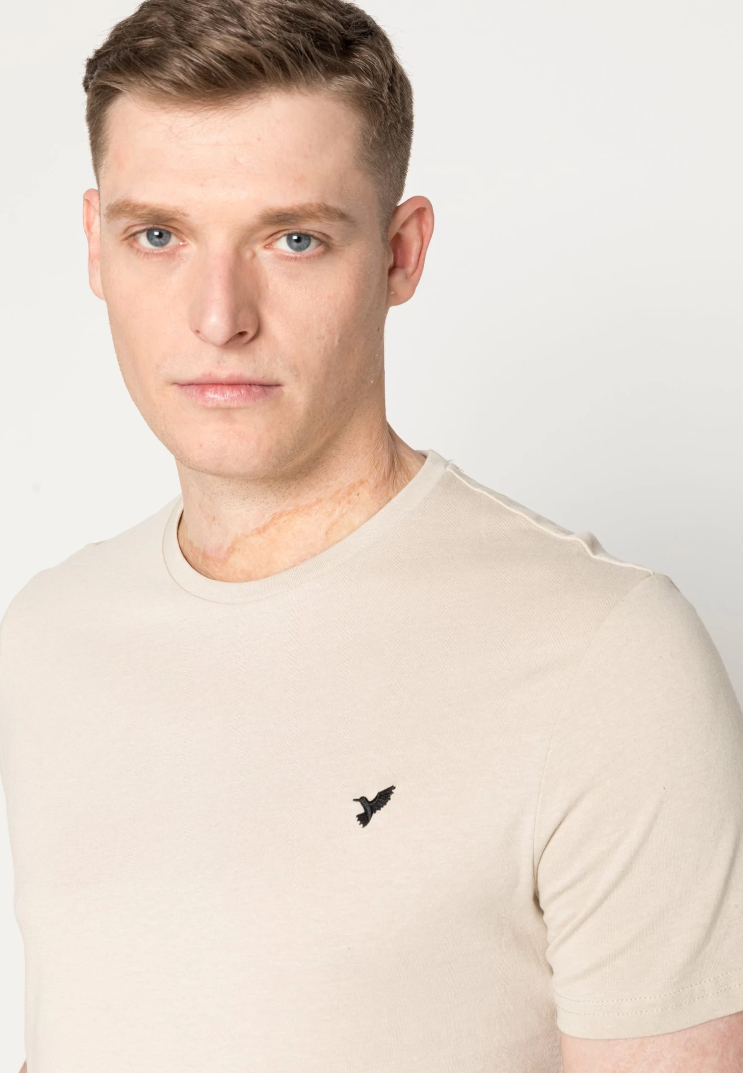 Pier One 5 Pack - Camiseta Básica - White/Green/Bordeaux/Black/Beige 9 Pier One 5 Pack - Camiseta Básica - White/Green/Bordeaux/Black/Beige - Imagen 9