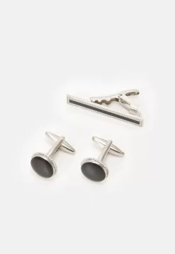 Pier One Set - Pañuelo De Bolsillo - Black/Silver-Coloured 8 Pier One Set - Pañuelo De Bolsillo - Black/Silver-Coloured -Pier One af718bb6ea53446385ba8c5b356de5e5 scaled