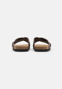 Pier One Unisex - Pantuflas - Brown -Pier One b64bd94841374f58a4a8e2cf13040258 scaled