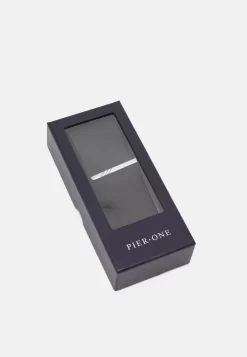 Pier One Set - Corbata - Black 7 Pier One Set - Corbata - Black -Pier One b6f134e0211046c2b37e1bc8ea8571a9 scaled