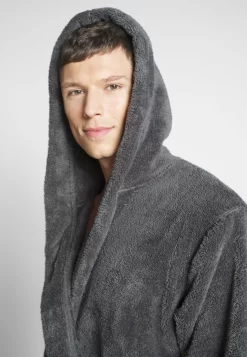 Pier One Albornoz - Dark Gray 9 Pier One Albornoz - Dark Gray -Pier One d8bc46bac8fa44929b190c5532f01c02 scaled