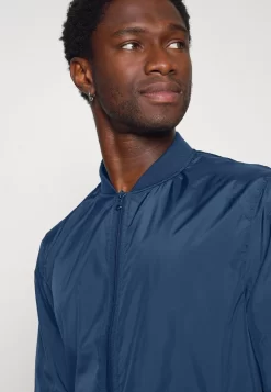 Pier One Chaquetas Bomber -Dark Blue 9 Pier One Chaquetas Bomber -Dark Blue -Pier One f471d7cddf4d4350a56d062a538415d3 scaled