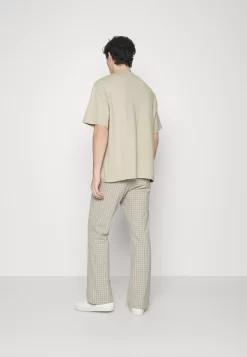 Pier One Camiseta Básica - Beige -Pier One fc1282f8e7114005b687f995a438664d scaled